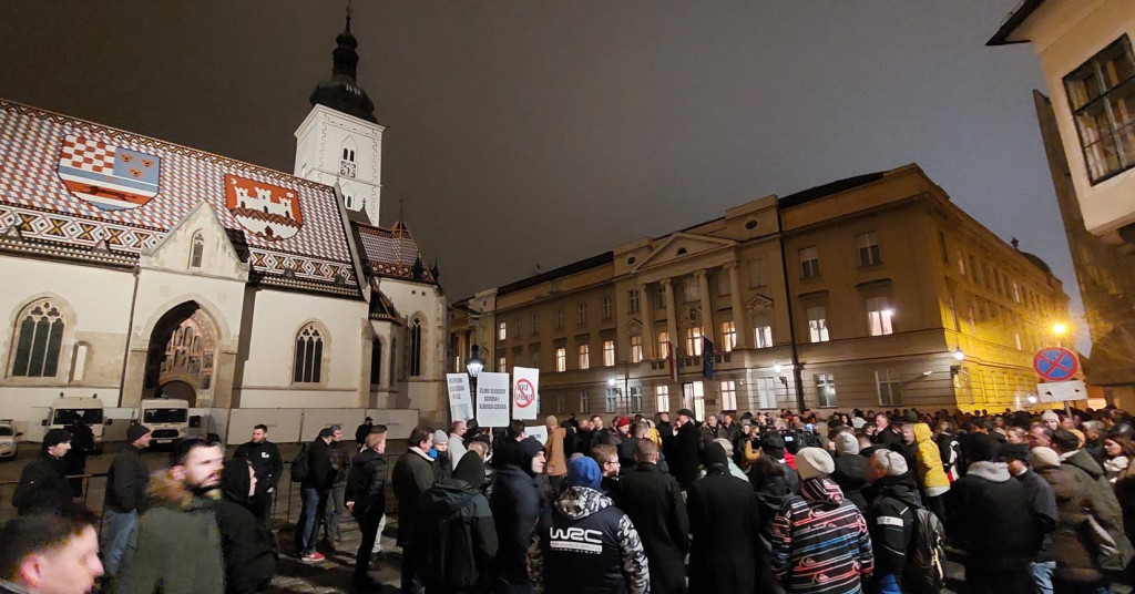 Prosvjednici i večeras na Markovu trgu: Nastavljaju se protesti protiv uvođenja covid-potvrda