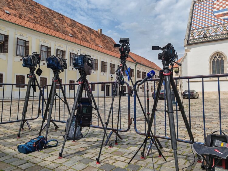 Neki mediji objavili su strašnu fotografiju s Markovog trga. HND ih poziva da je povuku