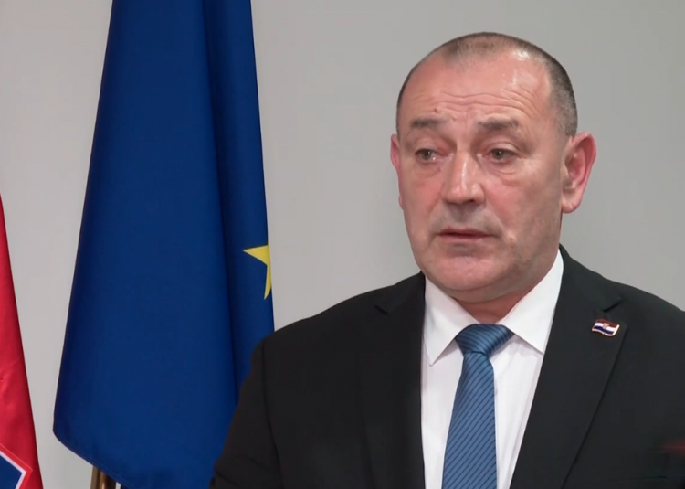 Ministar Medved: Penava opet politizira s obljetnicom u Vukovaru