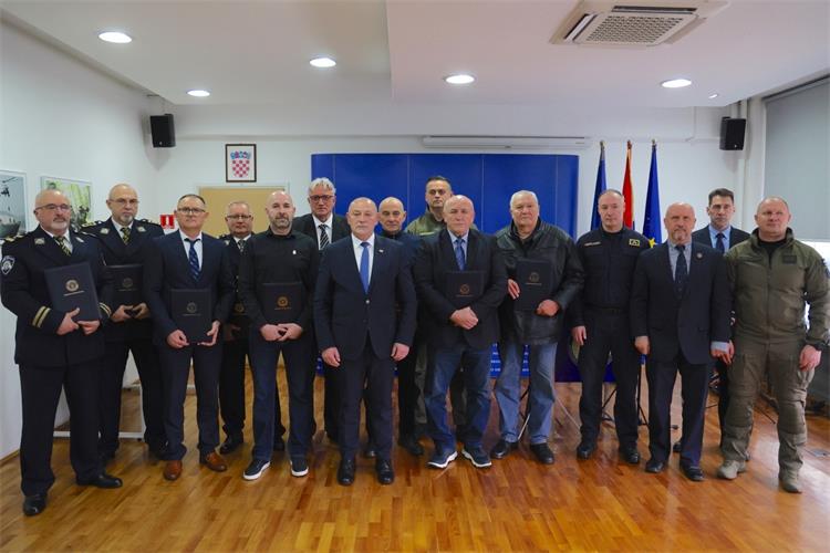 Obljetnica Akcije Plitvice: Ministar Medved dodijelio zahvalnice, Sačić traži ispravak nepravde
