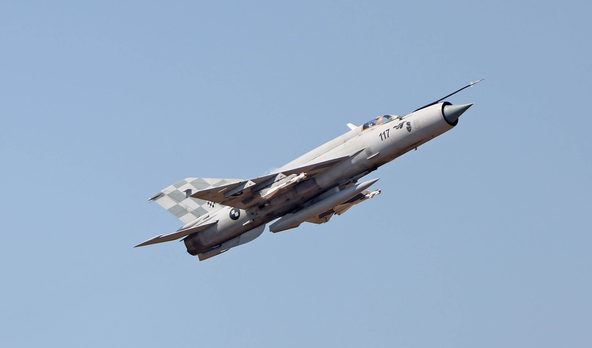 MORH: Borbeni dvojac MiG-21 presreo civilni zrakoplov