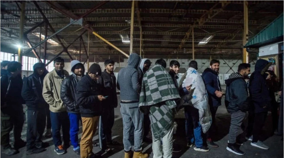 KAOS KOD SARAJEVA Migranti ozlijedili dvojicu policajaca; prevrnuli i oštetili više automobila