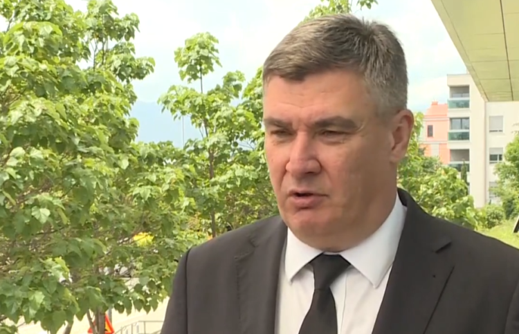 VIDEO U SVOM FILMU: PREDSJEDNIK MILANOVIĆ ZABORAVIO PROTOKOLARNI OBIČAJ POZDRAVA DRŽAVNE ZASTAVE!