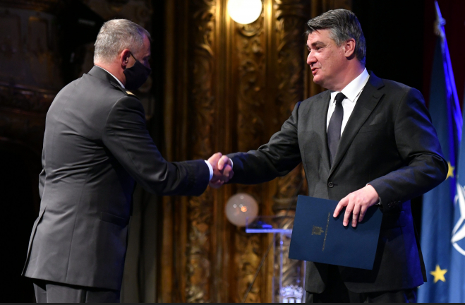 Milanović odlikovao 450 hrvatskih branitelja