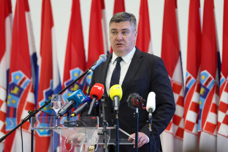 Milanović se na svečanosti dolaska Rafalea prisjetio hrabrih ljudi i citirao francuskog revolucionara