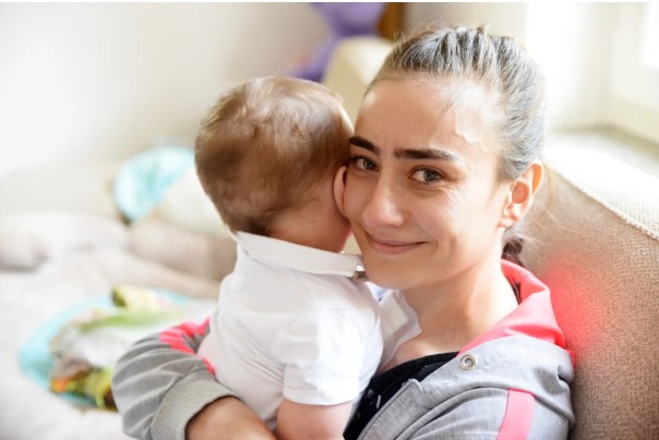 Liječnici su joj dali još nekoliko mjeseci života: 'Samo želim biti tu kad sin prvi put kaže mama'
