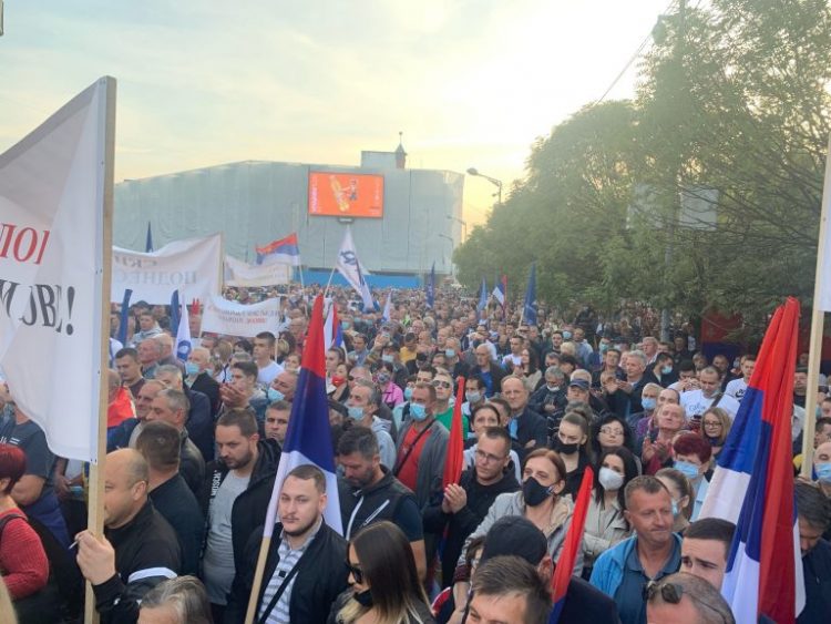 Tisuće u Banjoj Luci prosvjedovale protiv Dodika: “Mile odlazi, Mile lopove”