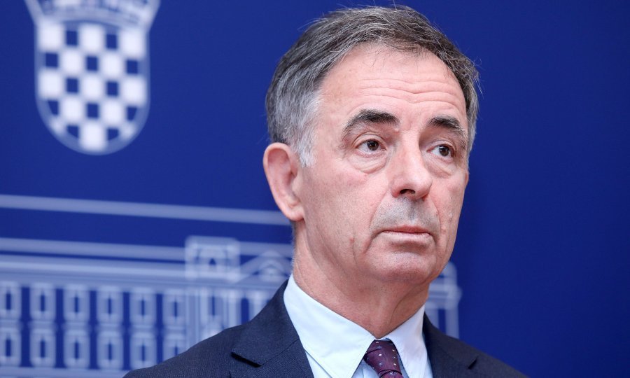 MILORAD PUPOVAC: Vučićev poziv Srbima? Svi bi trebali imati osjećaj slobode da, uz zastavu RH, razviju i srpsku trobojku‘