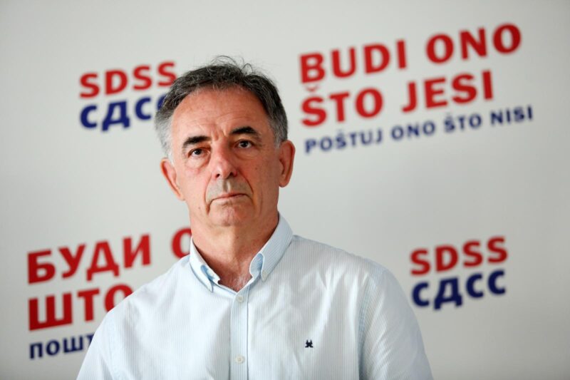 PUPOVAC ODGOVORIO GDJE JE ZADNJIH DANA ‘Kao i 1991., konzultiram se sa svojom savješću. I danas da slušam one koji nas od 90-te sumnjiče i tretiraju kao petu kolonu’ ili čeka Putina