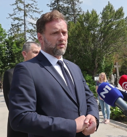 Ministar obrane Mario Banožić sudjelovao je u subotu na obilježavanju Dana stradanja mještana Berka u Domovinskom ratu