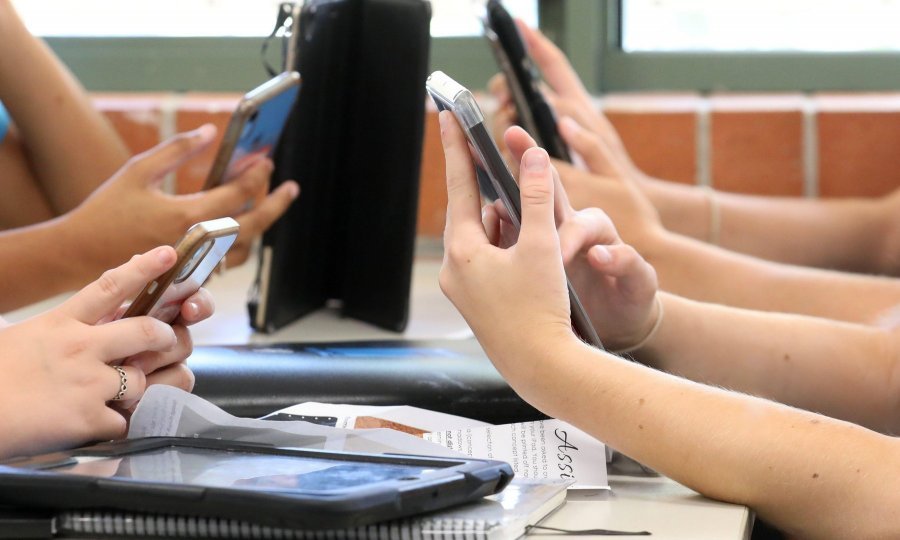 Jeste li znali da i za posjedovanje mobitela morate plaćati HRT-ovu pristojbu?