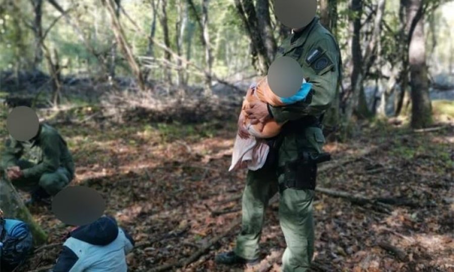 MUP: Specijalci pružili pomoć zatečenim migrantima, majka s djecom prebačena u bolnicu