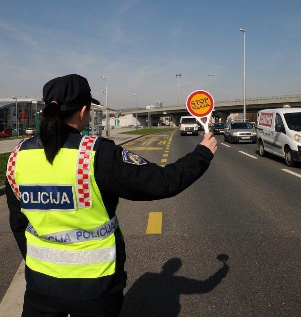 Na A6 vozio 217 km/h. Uhvatili i vozača autobusa kod Novog Vinodolskog s 1.83 promila