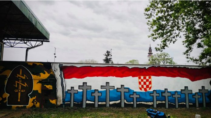 (FOTO-VIDEO) Velikom bakljadom na Mejašima svečano otvoren mural u čast preminulog hrvatskog branitelja …