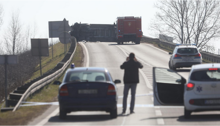 Policijski očevid otkrio: 19-godišnjak skrivio tešku nesreću u kojoj je poginula jedna osoba