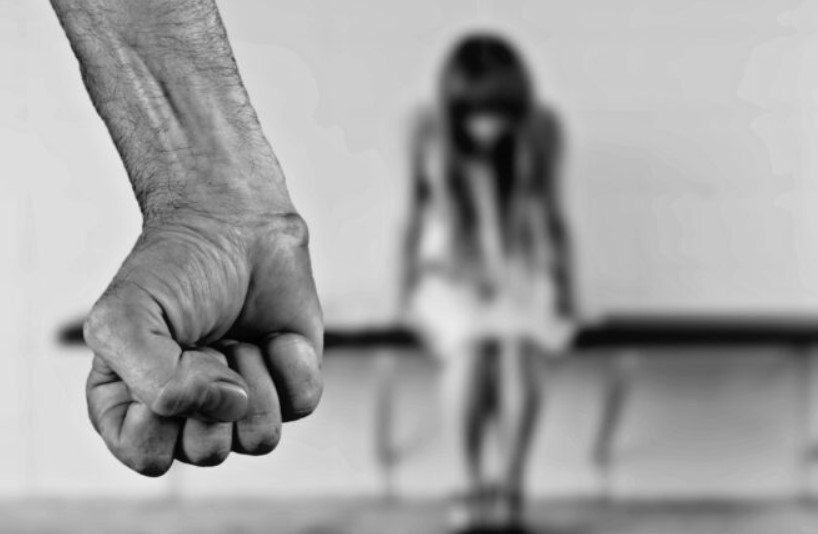 VIŠESTRUKI PREKRŠITELJ: Opijao se, tukao ženu pa covid pozitivan uporno kršio mjeru samoizolacije