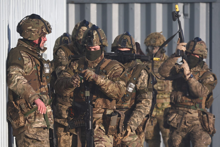 NATO razmatra paket od 100 milijardi eura vojne pomoći Ukrajini