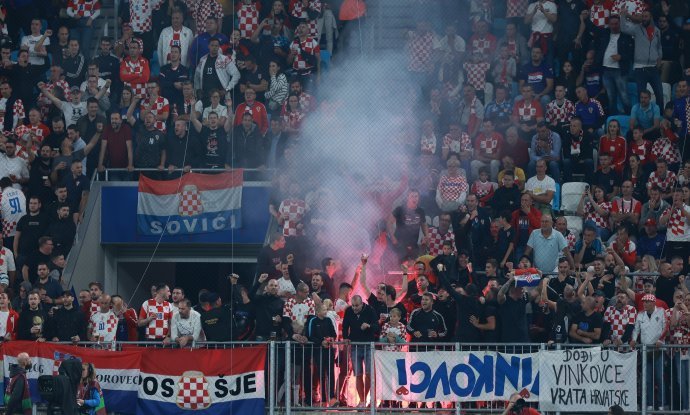 Uhićeno 12 navijača u Osijeku i Vinkovcima zbog ustaških pjesama