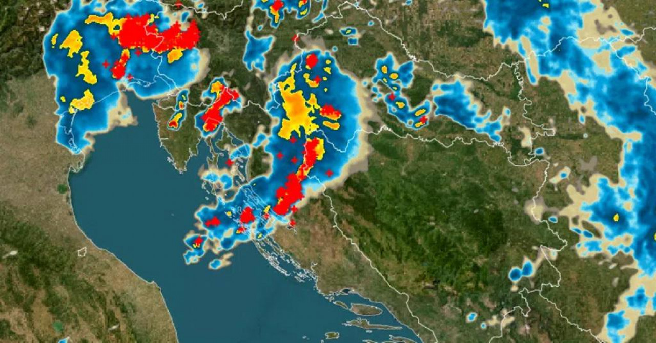 ZACRNILO SE NEBO Nevrijeme diljem Hrvatske, pada prljava kiša, a ovo je samo u uvod u ono što slijedi! ‘Stižu jake ćelije‘