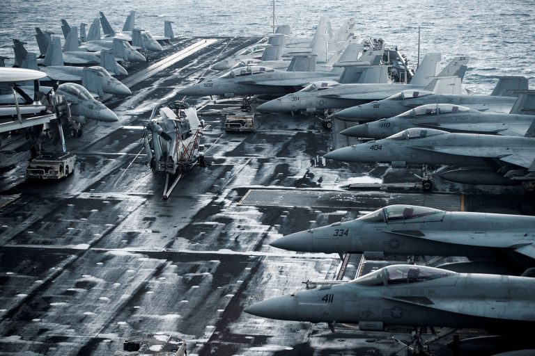 USS HARRY S. TRUMAN  Nosač aviona usidren ispred Splita toliko je velik da se mornari na “Trumanu” katkad znaju izgubiti