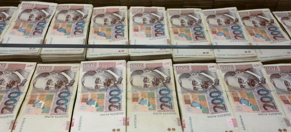 Tiskao lažne kune pa kupovao pileća krilca, cigarete... No dolijao je kod trgovkinje u Zaprešiću