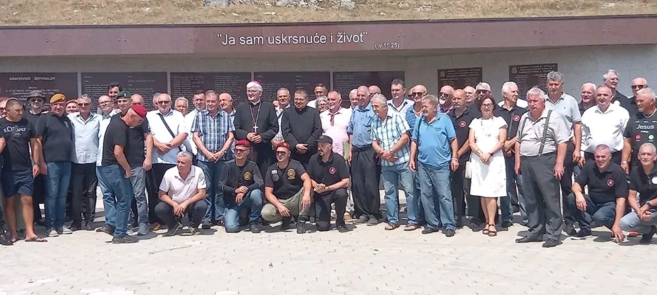 Sjećanje na poginule hrvatske branitelje: Komemoracija u Bosanskom Grahovu