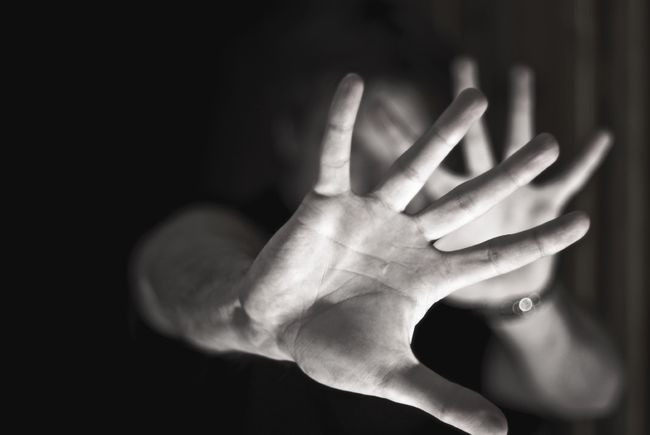 Pijani Đurđevčanin bez ikakvog povoda prebio majku dok je spavala. Šakama i nogama udarao ju je u glavu i nanio teške tjelesne ozljede