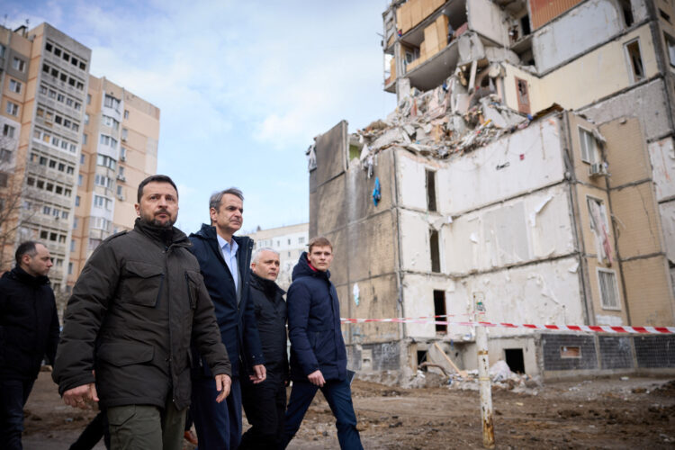 Zelenski s grčkim premijerom posjetio Odesu. Projektil ekspolodirao nekoliko stotina metara od njih
