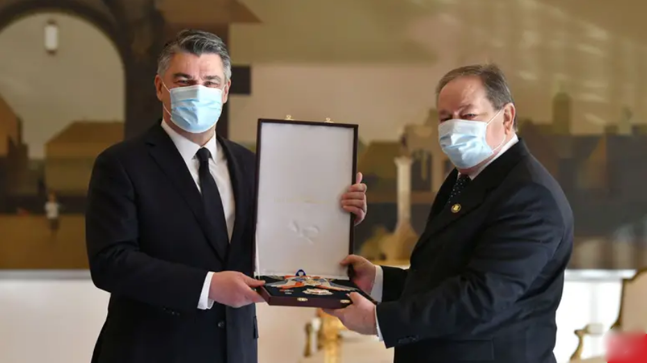 Milanović je uručio odlikovanja generalima HV-a, postrojbama HVO-a i policije HR HB