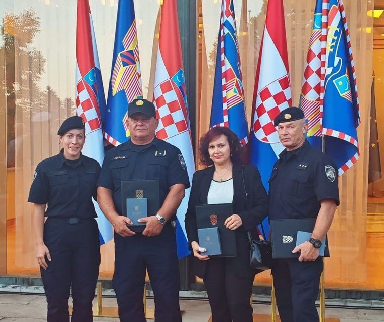 Policijski službenici PU Bjelovarsko-bilogorske odlikovani za izniman doprinos Domovini