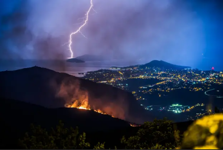 Olujno nevrijeme izazvalo požare u okolici Splita