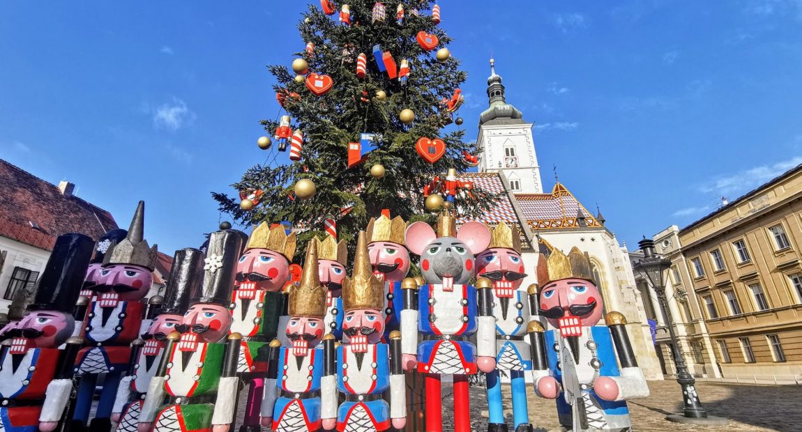 SLAVIMO LI ROĐENJE ORAŠARA ILI ISUSA KRISTA? Vojnici i miševi umjesto Isusa i jaslica ispred crkve sv. Marka sablaznili novinare i svećenike