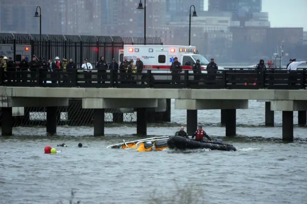 Tragedija u New Yorku: U padu turističkog helikoptera poginulo šest osoba, među njima troje djece