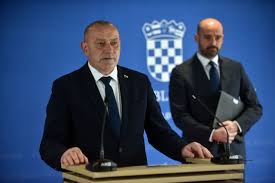 MINISTAR JE NA KORAK DO ODLASKA! Kaos na sastanku. Upetljao se i Plenković: To je opasno za njega