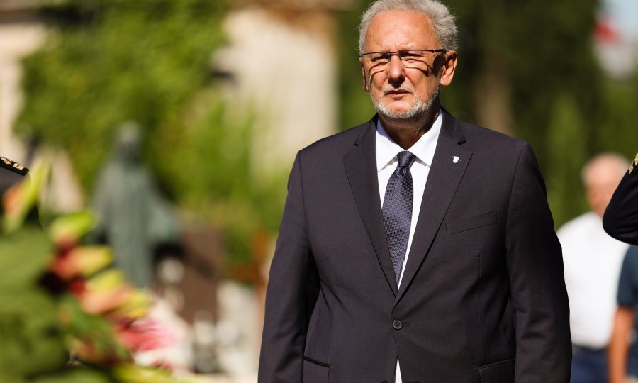 Božinović tvrdi da svi moraju preuzeti odgovornost: Bitna je zaštita života, zdravlja i ekonomije