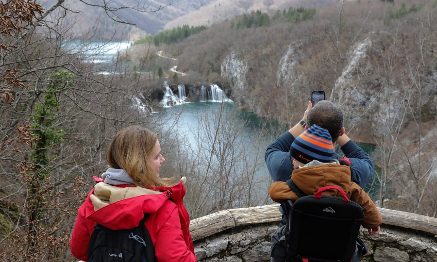 Na Plitvicama zabranili plaćanje gotovinom u kafićima. Pitali smo HNB smiju li to