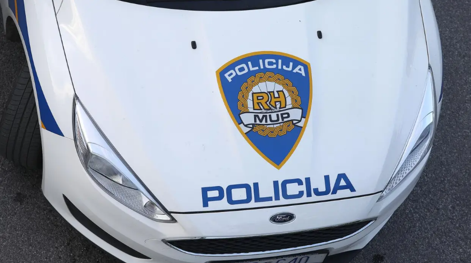 Nesreća kraj Sinja: Dijete udario auto, prebačeno je u KBC Split