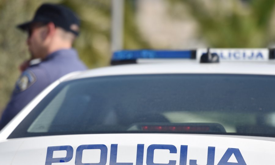 Tragedija u Kninu: U automobilu pronađeno beživotno tijelo maloljetnog djeteta