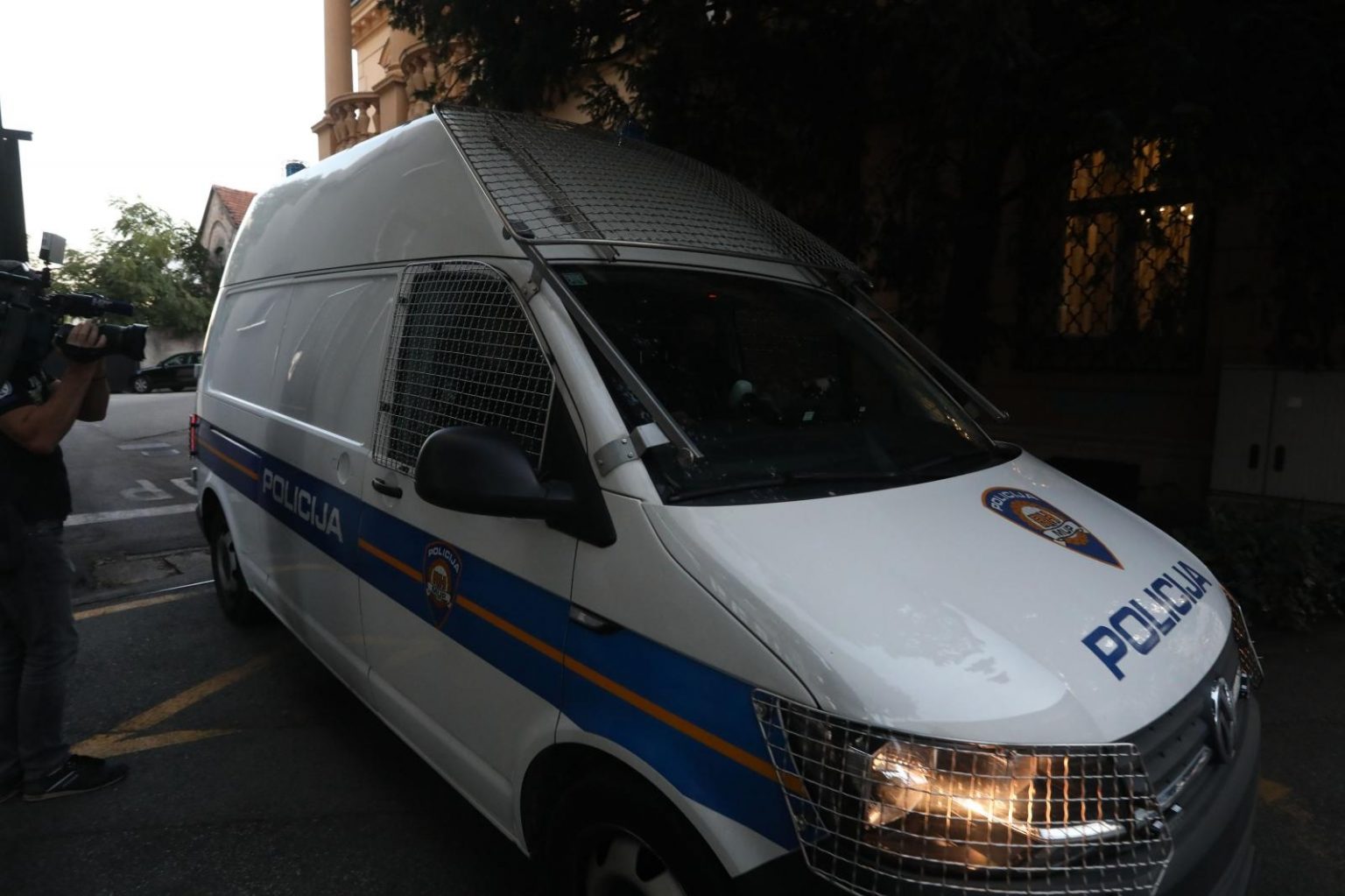 Policajci u kontroli samoizoliranih: ‘Po cijele noći gledaju TV, igraju igrice pa ne otvaraju...‘
