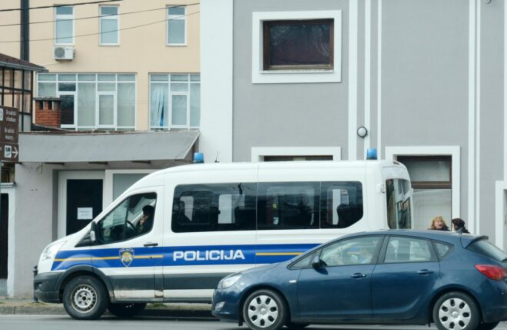 UHIĆENJA U ZADRU! Od jutra policija i USKOK ‘češljaju’ grad. Zbog lignji i bifteka pali porezni inspektori?