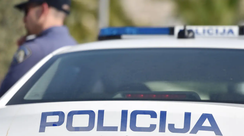 Krš i lom kod Oriovca: Pijan je izletio s ceste, osam automobila i kuća oštećeni su u nesreći