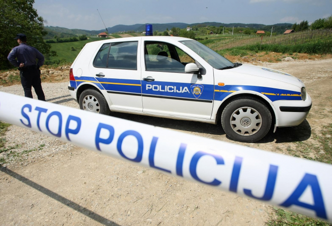 OBJAVLJENI DETALJI OPASNE AKCIJE! Policija kod Žrnovnice za dilerom skakala u ledenu rijeku, hvatali ga i u vodi