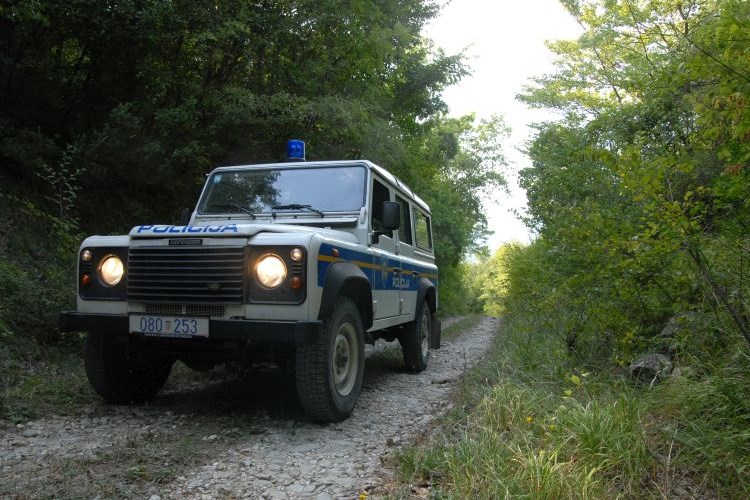 Policija na području Gline i Topuskog spriječila krijumčarenje 125 migranata