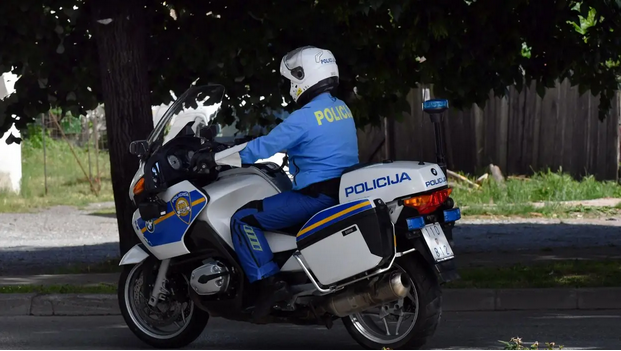 Maloljetnici pali s motocikla, preko njih prešao traktor: Teško su ozlijeđeni i zadržani u bolnici