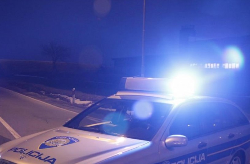 STRAŠNA NESREĆA KOD SKRADINA! Okretali se auti na krov! Ludi splet okolnosti: Uletio u zavoj prebrzo, pa udario u pijanog vozača!