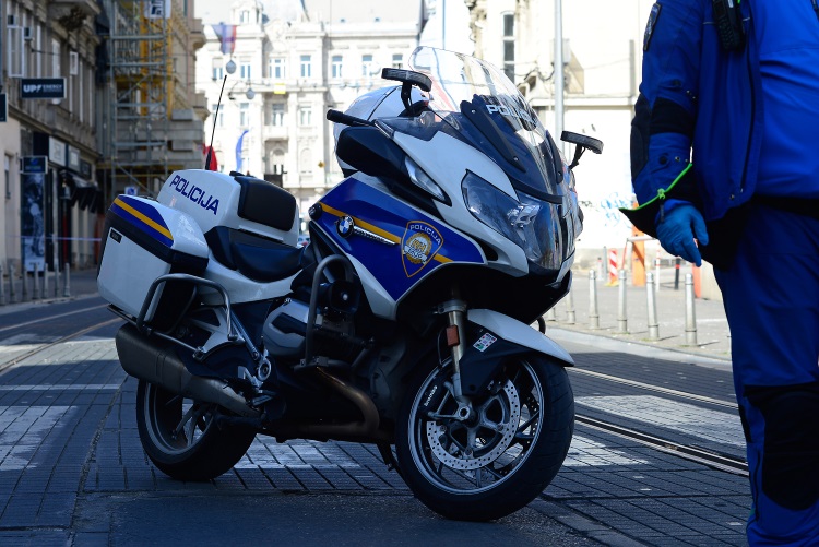 Policajka na Bajakovu pregazila čovjeka službenim motociklom