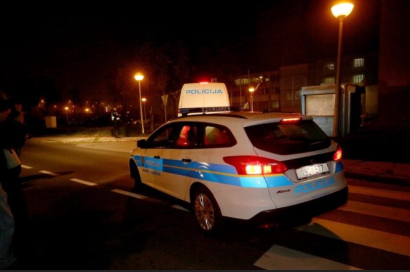 PRED ŠOKIRANIM ZAGREPČANIMA: Policija prepriječila put tramvaju i uhitila maloljetnika!
