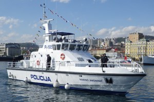 Misterij čovjeka u moru kod Hvara: Satima je plivao i zapomagao, a bio s prijateljima na brodu?