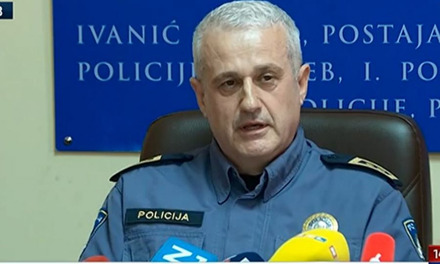 POLICIJA O SUKOBU KOD DESINCA   'Više stotina njih napalo je šesnaest policajaca pirotehničkim sredstvima na benzinskoj postaji. Dobro da policajci nisu zapaljeni'
