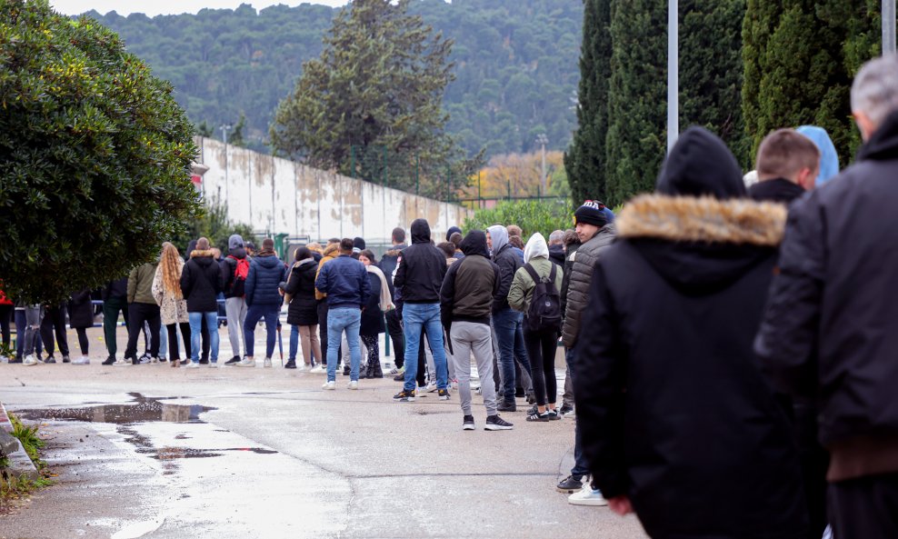 NEMA VIŠE ULAZNICA   U samo nekoliko sati Hajduk rasprodao cijeli Poljud za derbi s Dinamom